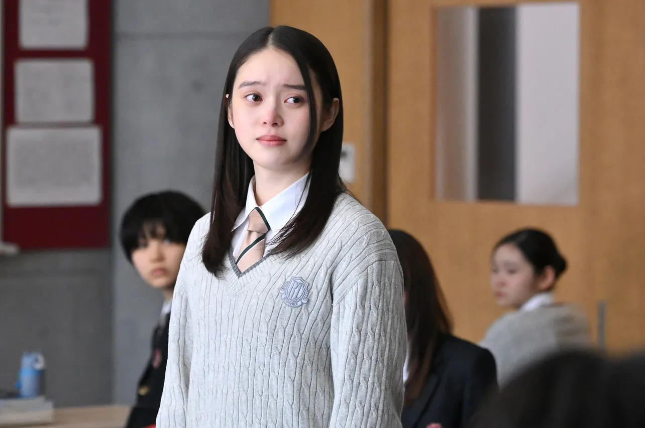 クラスメートを前に自らの苦悩を明かす高石あかり“千木良”