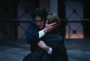 中島裕翔“青木”、極限状態の板垣李光人“薪”を抱きしめ「好きです」に「息できないほど泣いた」とトレンド入り＜秘密 最終回＞