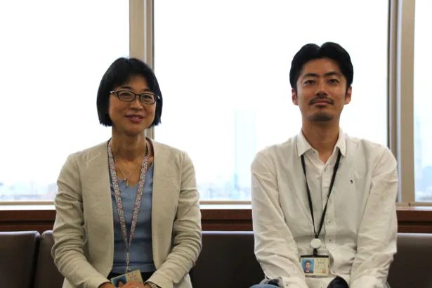 「NHK1.5チャンネル」編集部の長谷英里子(左)と、編集長の小国士朗(右)