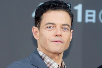 ラミ・マレック、7年ぶりの来日　三宅健が花束と寄木細工をプレゼント