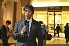 テレビ局の報道番組が舞台の“社会派”ドラマが開幕 阿部寛“進藤”の型破りな行動にスタッフは振り回される<キャスター>
