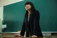 広瀬アリス“静”「黙れガキ」教師生活が始まるも生徒たちにナメられカッとなる…学校エンターテインメントが開幕<なんで私が神説教>