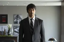 阿部寛“進藤”「毎日がエイプリルフールだと思え」、真実の追求にハラハラドキドキ<キャスター>