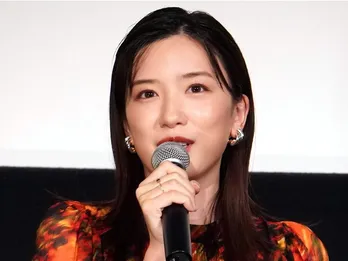 永野芽郁、現場にハンバーガーを差し入れ ニコニコオフショットに「かわいすぎる」の声<キャスター>