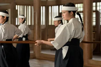 <明日のあんぱん>今田美桜“のぶ”、薙刀の授業中に志田彩良“うさ子”を助ける