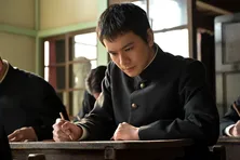 <明日のあんぱん>阿部サダヲ“草吉”から合格あんぱんを受け取った北村匠海“嵩”、芸術学校の試験に臨む