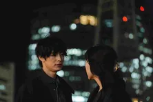 麻生久美子“あやめ”、甘く危険な男・塩野瑛久“凍也”に引かれ…愛と罪が交錯する第1話に「美しすぎ」＜魔物＞