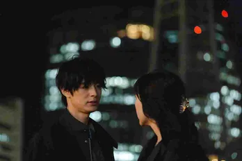 麻生久美子“あやめ”、甘く危険な男・塩野瑛久“凍也”に引かれ…愛と罪が交錯する第1話に「美しすぎ」＜魔物＞