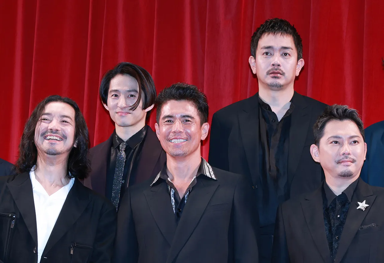 伊藤英明(写真中央)らが「ドンケツ」完成披露試写イベントに登場