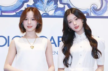 NiziU・MAKO＆RIMA、気品あふれる白のワンピース姿で登場「メンバー9人でピクニックに行きたい」