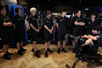 timeleszメンバー8人で腹筋450回を目指す「timeleszムキムキプロジェクト」実施＜タイムレスマン＞