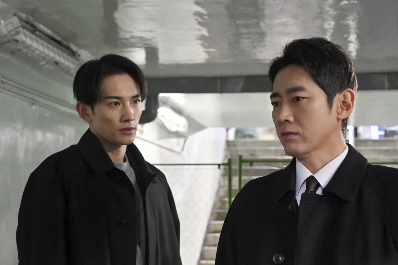 【写真】「スーツが似合うお2人」と視聴者を魅了する、城崎(町田啓太)＆笹塚(小泉孝太郎)