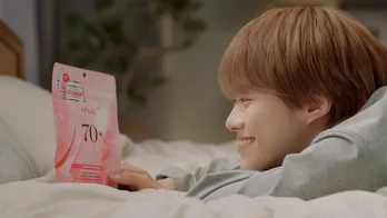 “美容男子”大橋和也が「見つめすぎ」と照れ笑い…夜のリラックスタイムに1週間の楽しいスキンケアをスタート