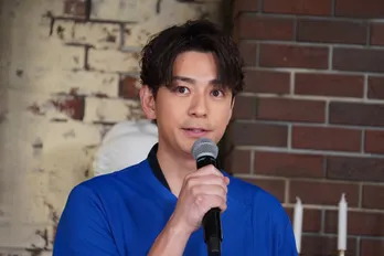 三浦翔平&ひょうろく、制服もポーズも決まっている仲良し2ショットに「わたしも仲間にいれて」の声<天久鷹央の推理カルテ>