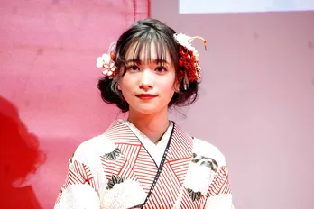 今森茉耶が華やかな振袖姿で母への感謝を語る「おいしいごはん、ありがとう」