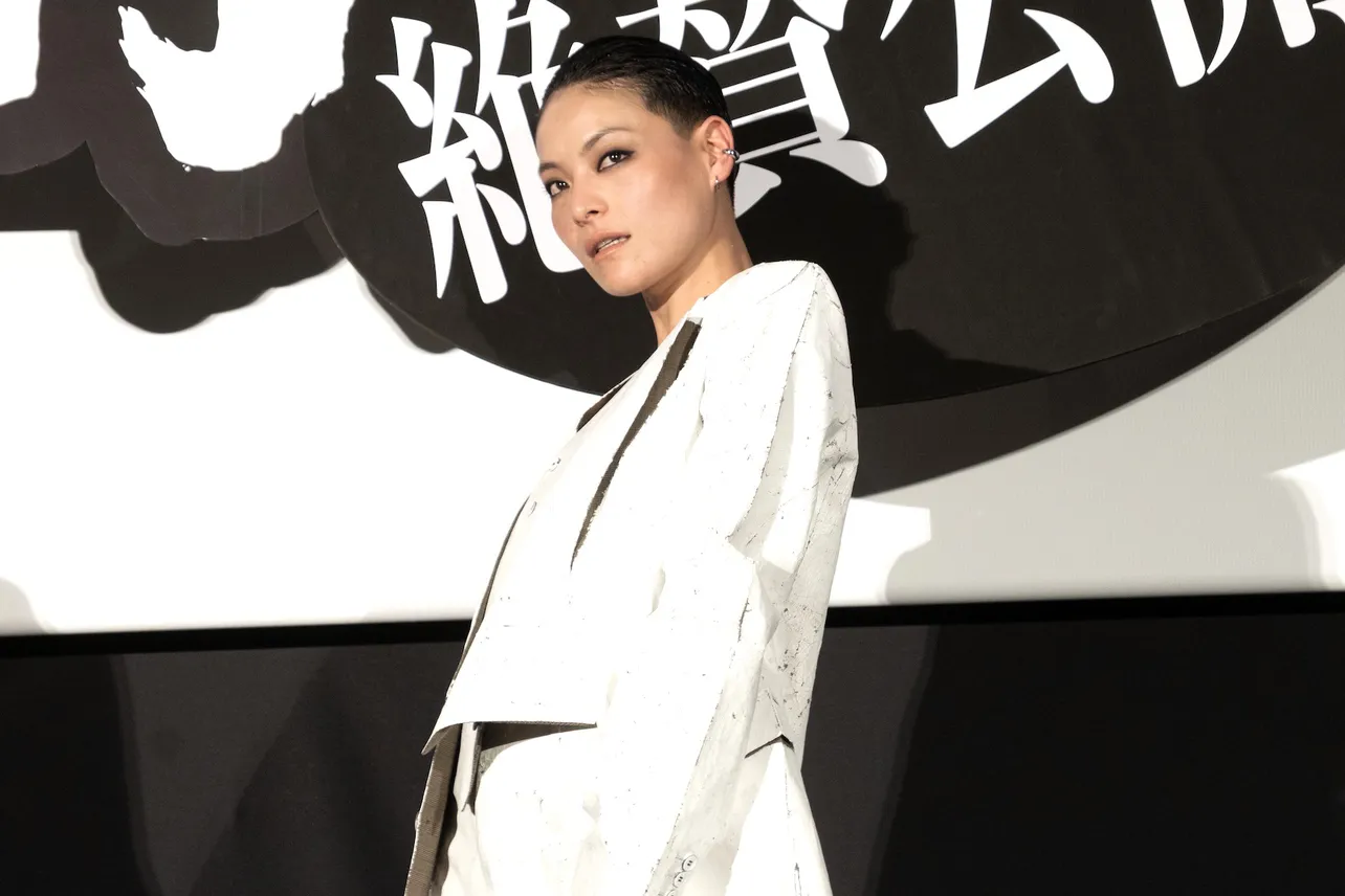 映画「パリピ孔明 THE MOVIE」公開記念舞台あいさつより