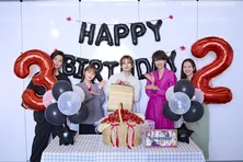 山田涼介、大好物のイチゴを600個プレゼントされ驚き 川栄李奈ら「ダメマネ!」共演者がバースデーサプライズ