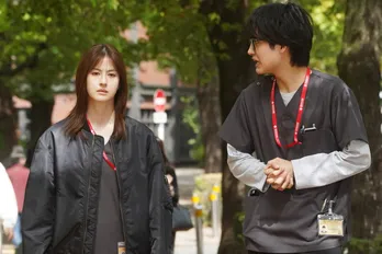 松本若菜“朱羅”、佐野晶哉“保”と共に荒川良々“梵天”を歓迎する様子が胸熱<Dr.アシュラ>