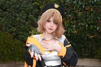 “むちむち感”で見せる「勝利の女神：NIKKE」コスプレイヤー「唐揚げを大量に食べて体を仕上げてきました」＜acosta!＞