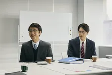 及川光博“桐石”が地味な社員になりすましたシーンに「カメレオンすぎる！」「ギャップすごい」の声＜イグナイト -法の無法者-＞