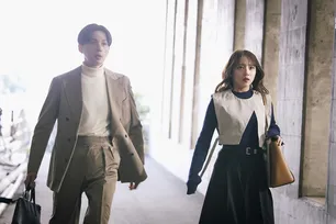 八木勇征“春斗”、弁護士となりヘアスタイルも変化　かっちりからナチュラルへ…ファン沸騰「どっちも好き！」＜あやしいパートナー＞