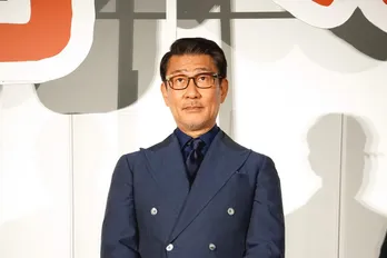 11年ぶりに奇跡の再集結…中井貴一、松尾諭ら役所メンバーと仲良しショットに「私も働きたい」の声＜続・続・最後から二番目の恋＞