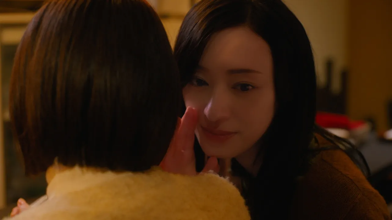 栗山千明 キス 画像・写真 栗山千明“朱里”が山本美月“綾乃”に翻弄される場面写真&第6話あらすじ公開<おとなになっても>(3/5) | WEBザテレビジョン