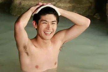 女子禁制!?「オトナ高校」温泉シーン撮影中の男性風呂に潜入リポート！【オトナ高校連載】