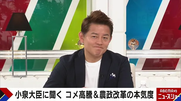 【写真】小泉進次郎農林水産大臣にネタを披露したスピードワゴンの井戸田潤