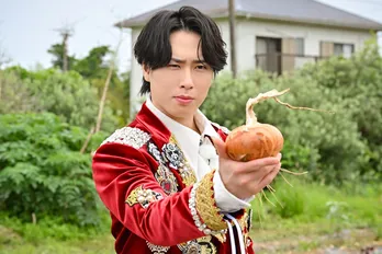 Snow Man宮舘涼太、“新ロケ衣装”で千葉へ　尾上松也、坂本昌行らを“白子たまねぎ”でおもてなし＜黄金のワンスプーン！＞