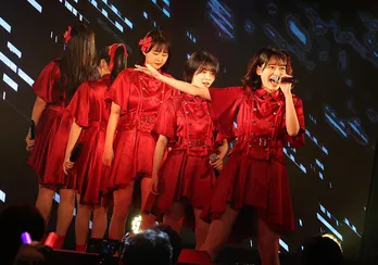 九州女子翼、ファンを巻き込んで“灼熱の空間”を創り上げる<九州女子翼定期公演>