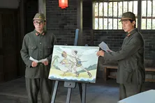 <明日のあんぱん>北村匠海“嵩”と高橋文哉“健太郎”、作った紙芝居を披露する