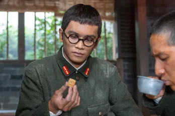 <明日のあんぱん>北村匠海“嵩”は乾パンを食べながら朝田パンを思い出す