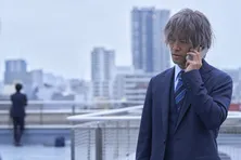 桐谷健太“赤山”が北村有起哉“若王子”の前に意外な姿で現れたシーンに「心強すぎる」「まさかの!」の声<いつか、ヒーロー>