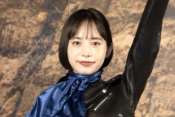 井桁弘恵がショートボブで登壇、バッサリ髪カットはCMのためと聞かれ「過言ではない(笑)」とニッコリ