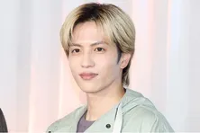 志尊淳、白スーツで決め顔のホスト風ショットに「ダントツNO.1」「イケメン過ぎる」の声<恋は闇>