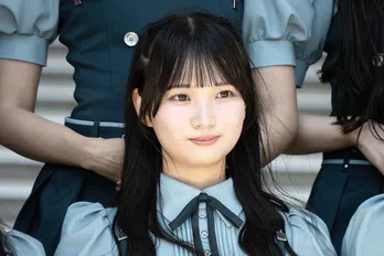 Rain Treeが青空の下で新曲「恋愛変格活用」初披露、Wセンター遠藤莉乃「中毒性のあるキャッチーなかわいい楽曲です！」