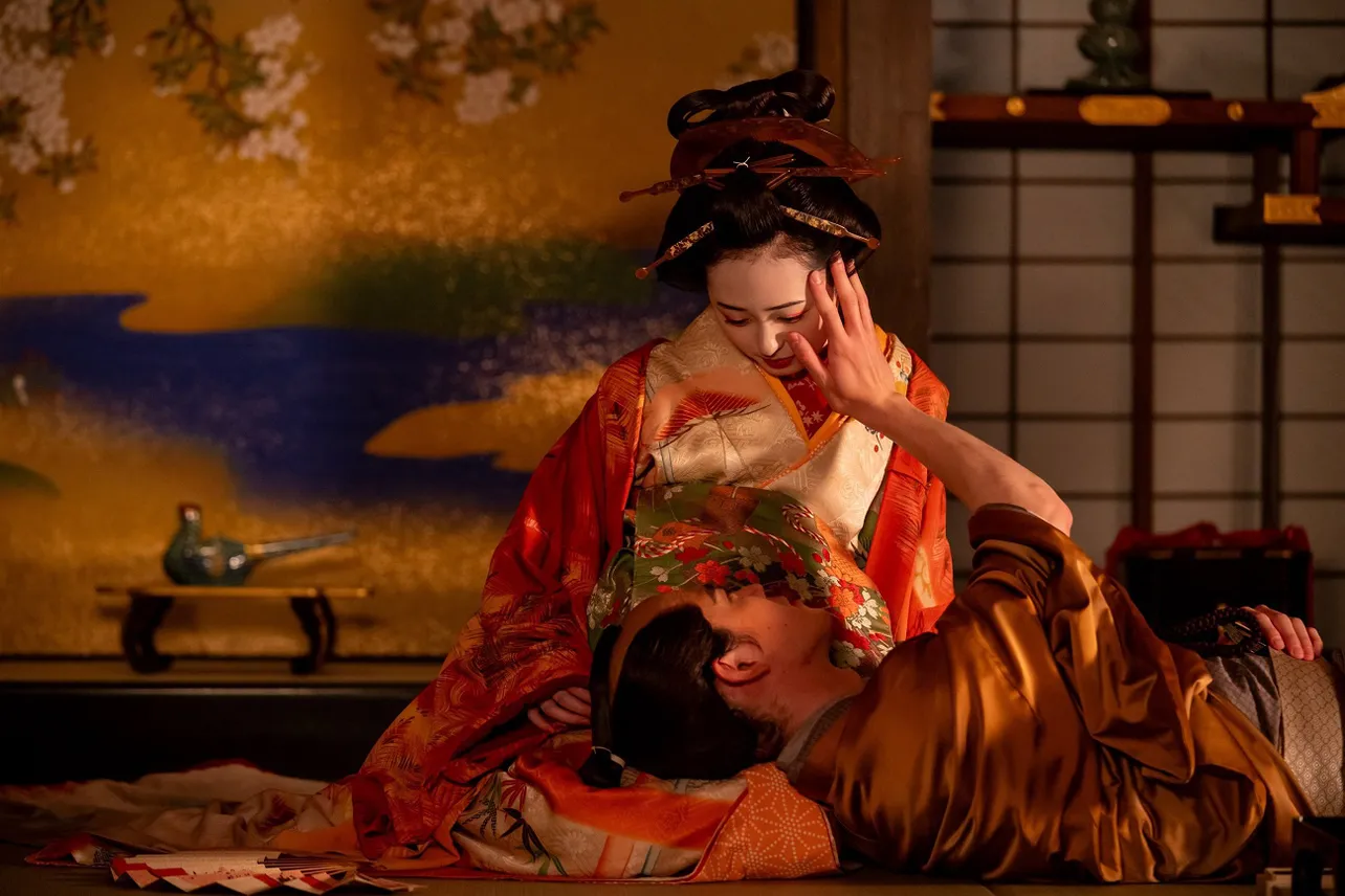 【写真】愛おしそうに誰袖(福原遥)の頬に触れる意知(宮沢氷魚)