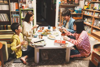 “キレる妻”中村アンと“残念な夫”小澤征悦が繰り広げる日常が開幕「こんばんは、朝山家です。」第1話場面写真＆あらすじ解禁