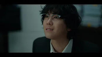 FTISLANDイ・ホンギが“クセ強”弁護士役で登場「モジャ髪＆メガネがかわい過ぎ！」コミカルなキャラで魅了＜四季の春＞