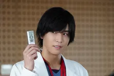 岩田剛典「良かったね、アラレちゃんダッシュ(笑)」蒔田彩珠と「DOCTOR PRICE」初回を振り返る