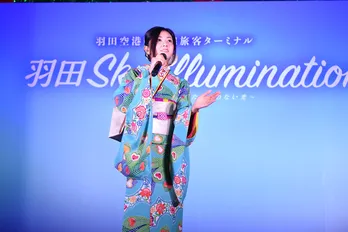 倉木麻衣、幻想的な“赤のステージ”でスペシャルライブ