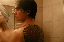 A.B.C-Z・戸塚祥太“蓮”が背中一面の刺青を見せる…第1話場面写真公開 OP主題歌も決定<極道上司に愛されたら>