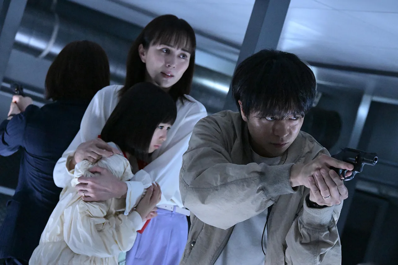 櫻井翔“武蔵”、武装集団“妖”に放送局を占拠され、人質救出と妖退治に