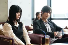 岩田剛典“鳴木”が、友人の消化器外科医・尾上寛之“安斎”から依頼を受ける「ワークライフバランスが保てるところに…」<DOCTOR PRICE>