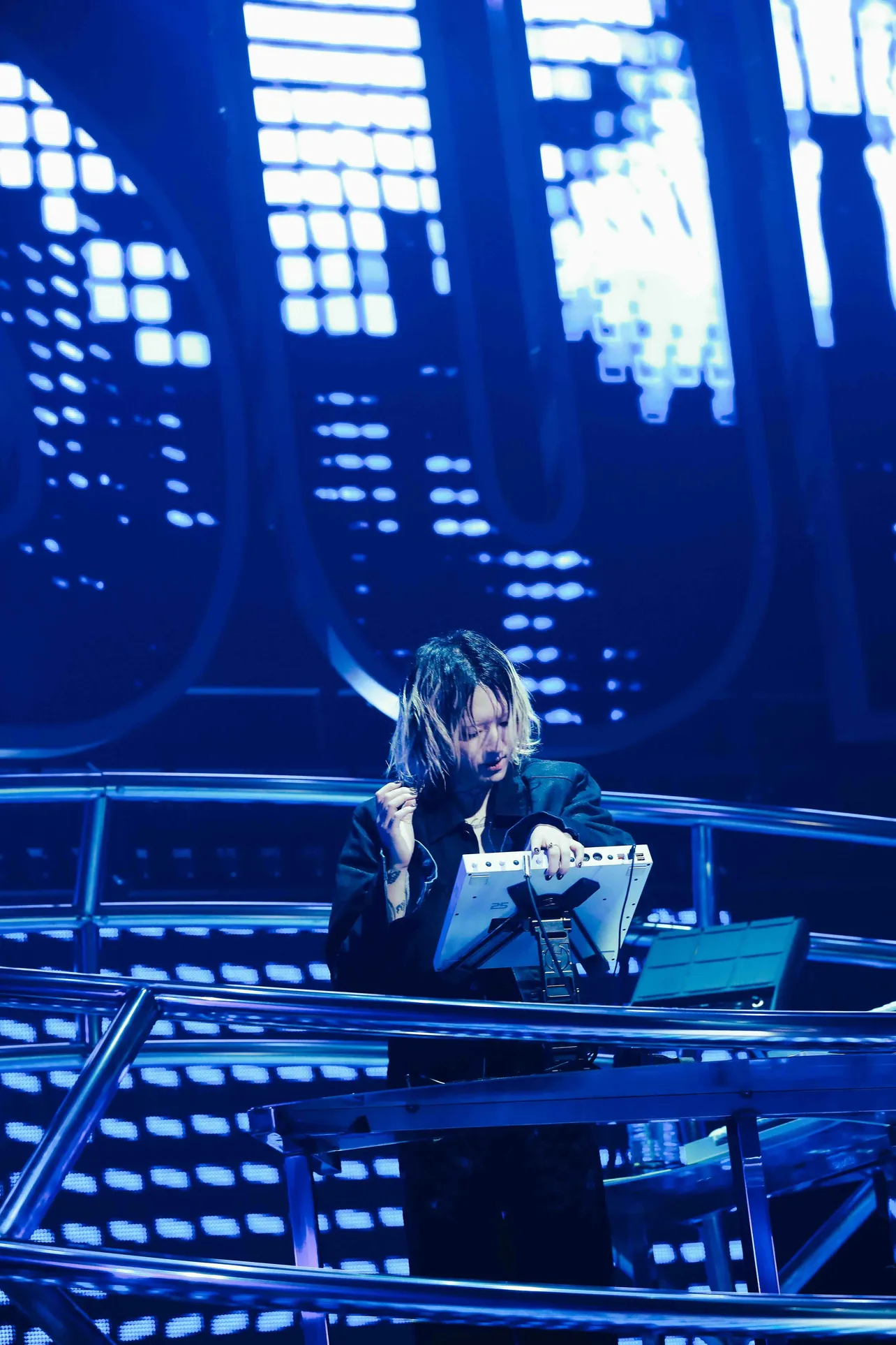 「YOASOBI HALL TOUR 2025 WANDARA」より