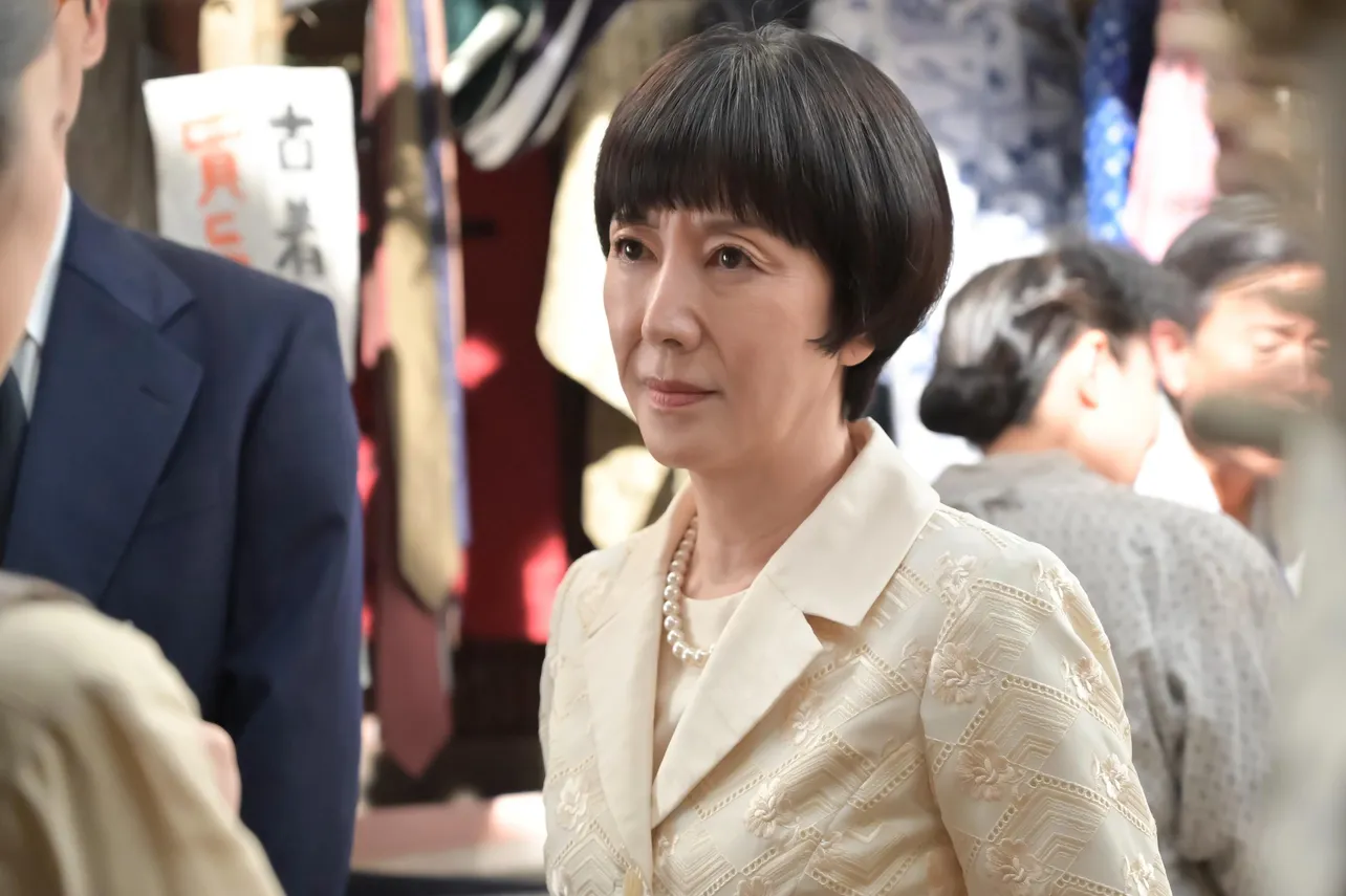 【写真】ガード下の女王の正体は、鉄子(戸田恵子)だった