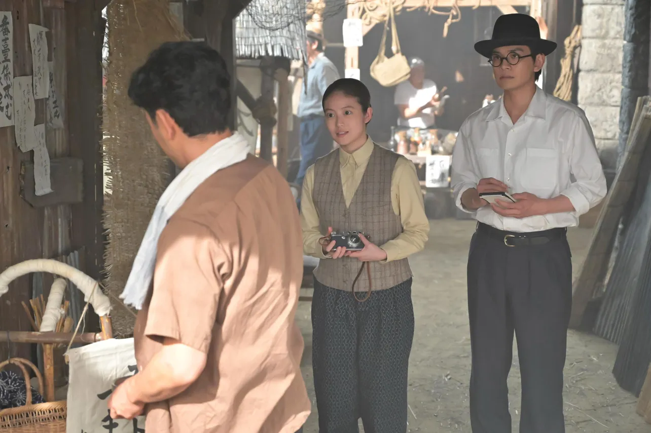 八木(妻夫木聡)と再会を果たした嵩(北村匠海)