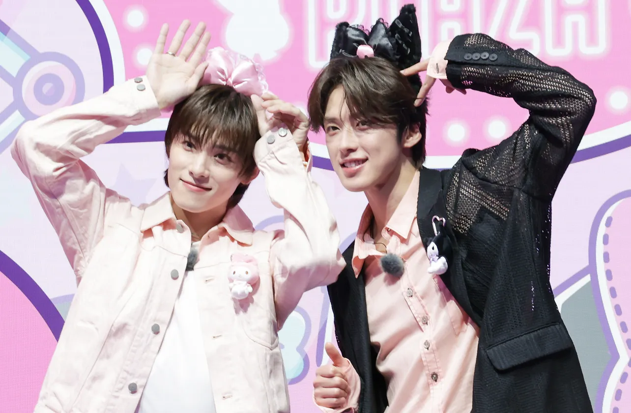 JO1の川西拓実と河野純喜(写真左から)