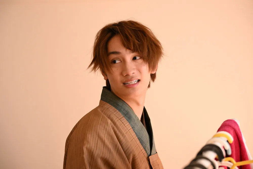 “死者の声が聞こえる”特殊能力を持つ緋山(藤原丈一郎)